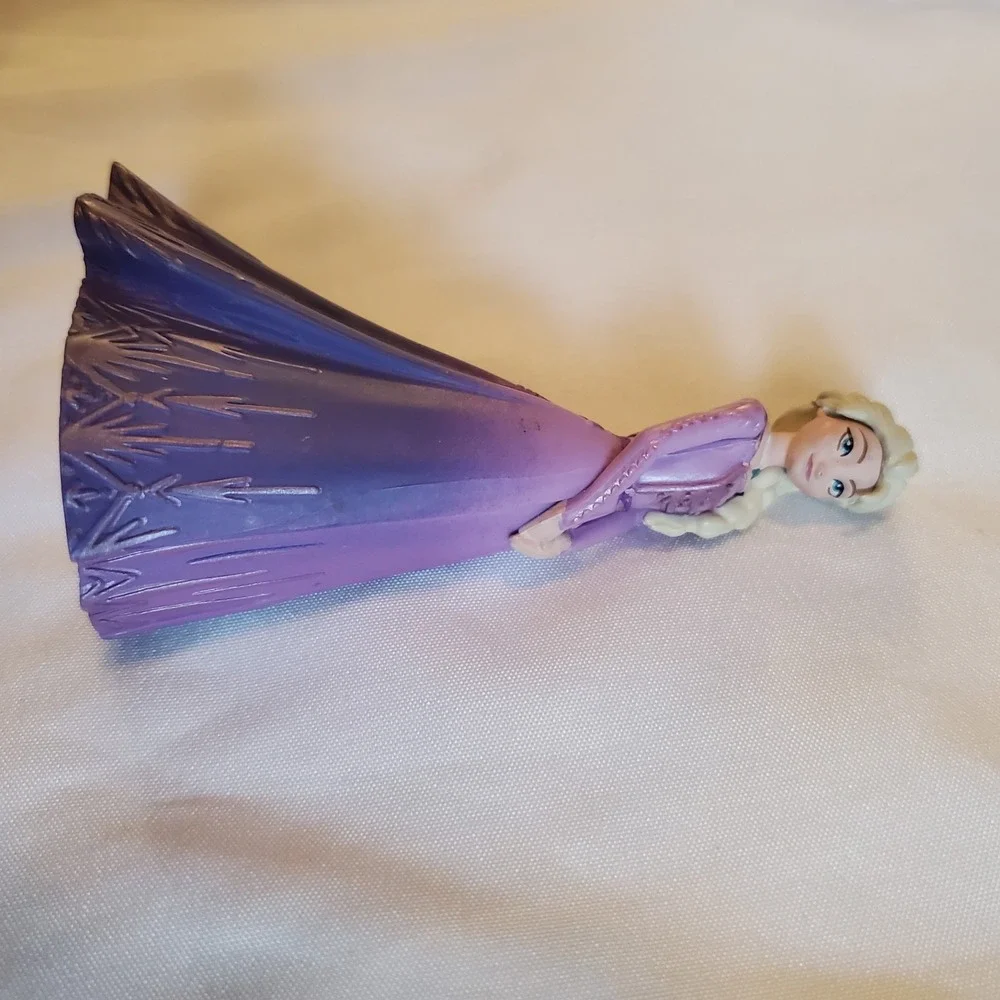Disney Frozen Elsa Snow Queen Cake‎ Topper 3